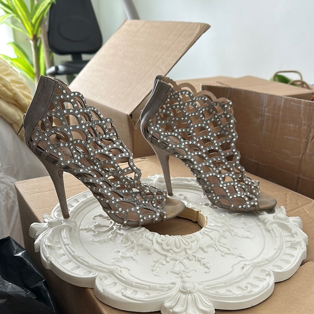 Elegant metallic gray Stiletto net Heels with Rhinestone Detailing size 7 womens